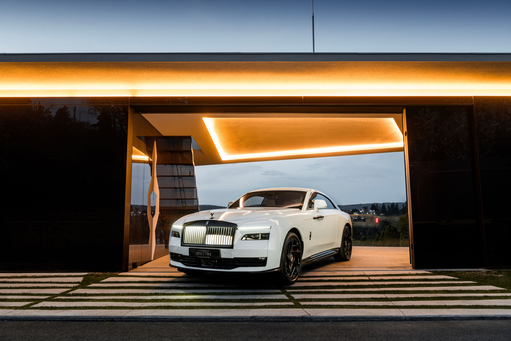 Spectre Black Badge: Evropská premiéra nového alter ega Rolls-Royce v Praze